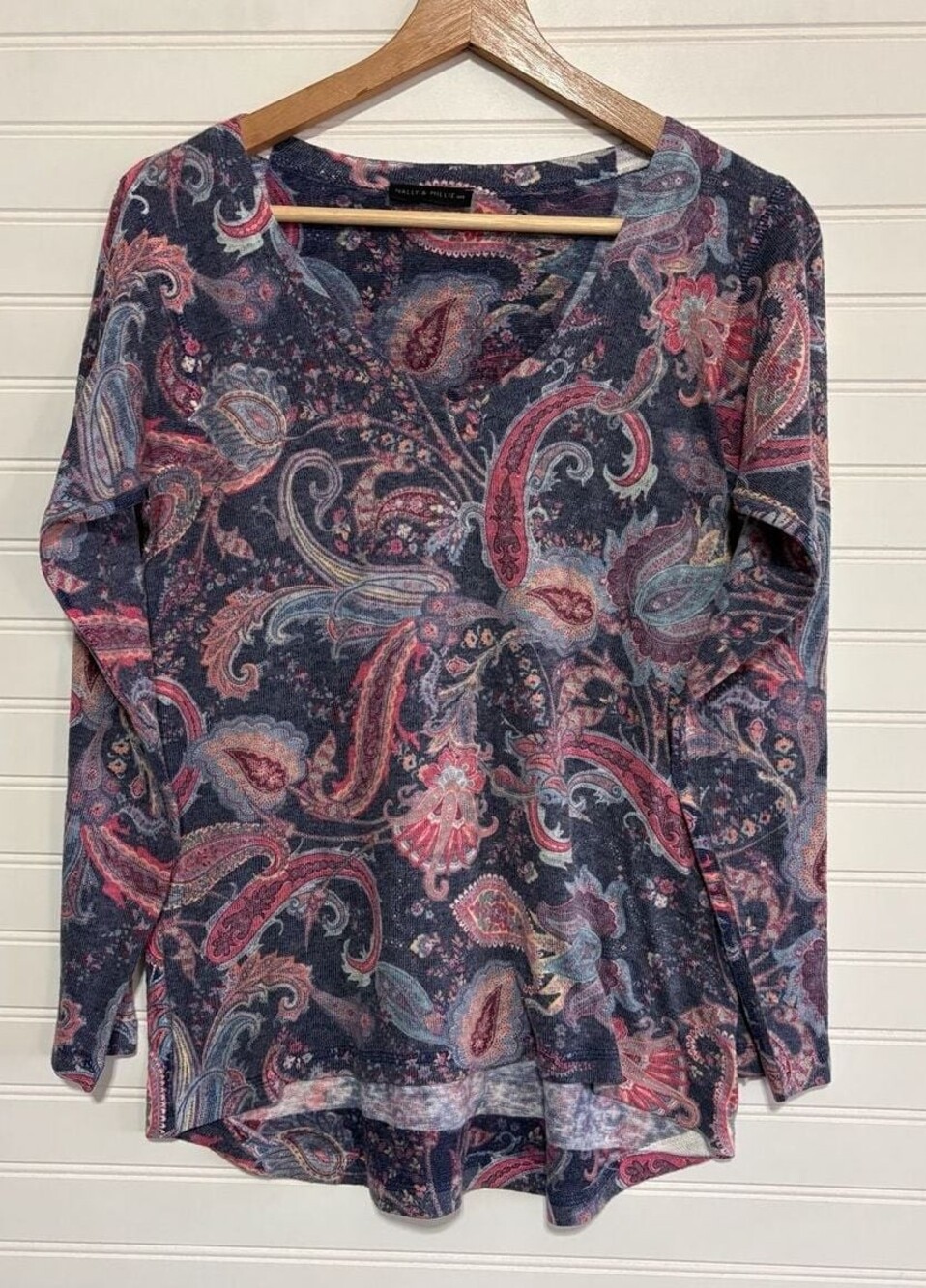 Nally & Millie USA Paisley Print Long Sleeve V-Neck Tunic Top